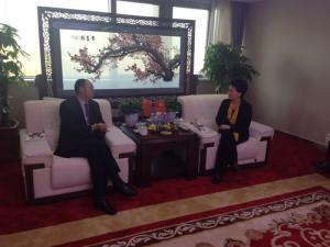 鄺遠平與河南省工商聯副主席、鄭州市工商聯主席薛景霞